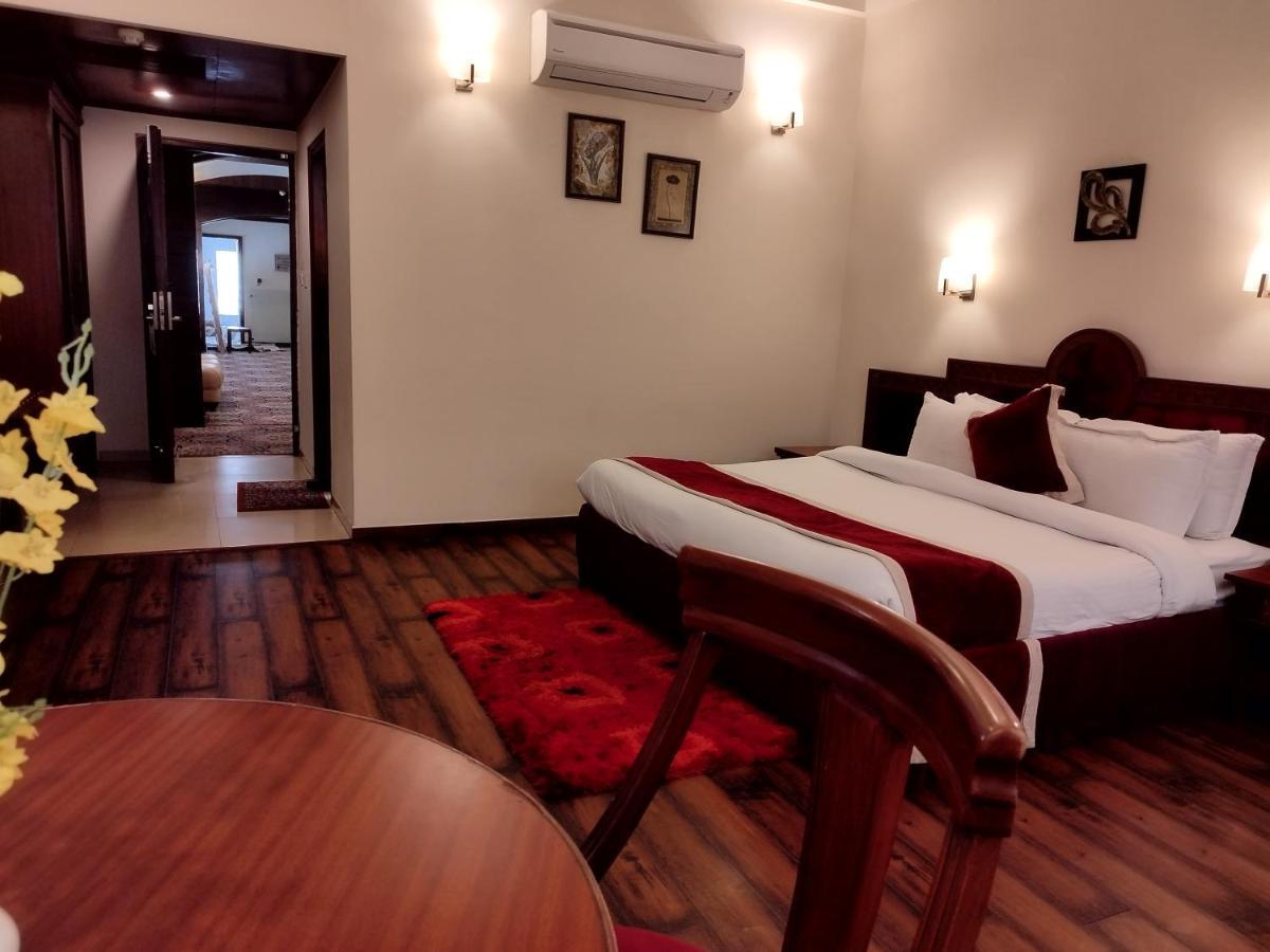 Hotel Sepal Bathinda Esterno foto