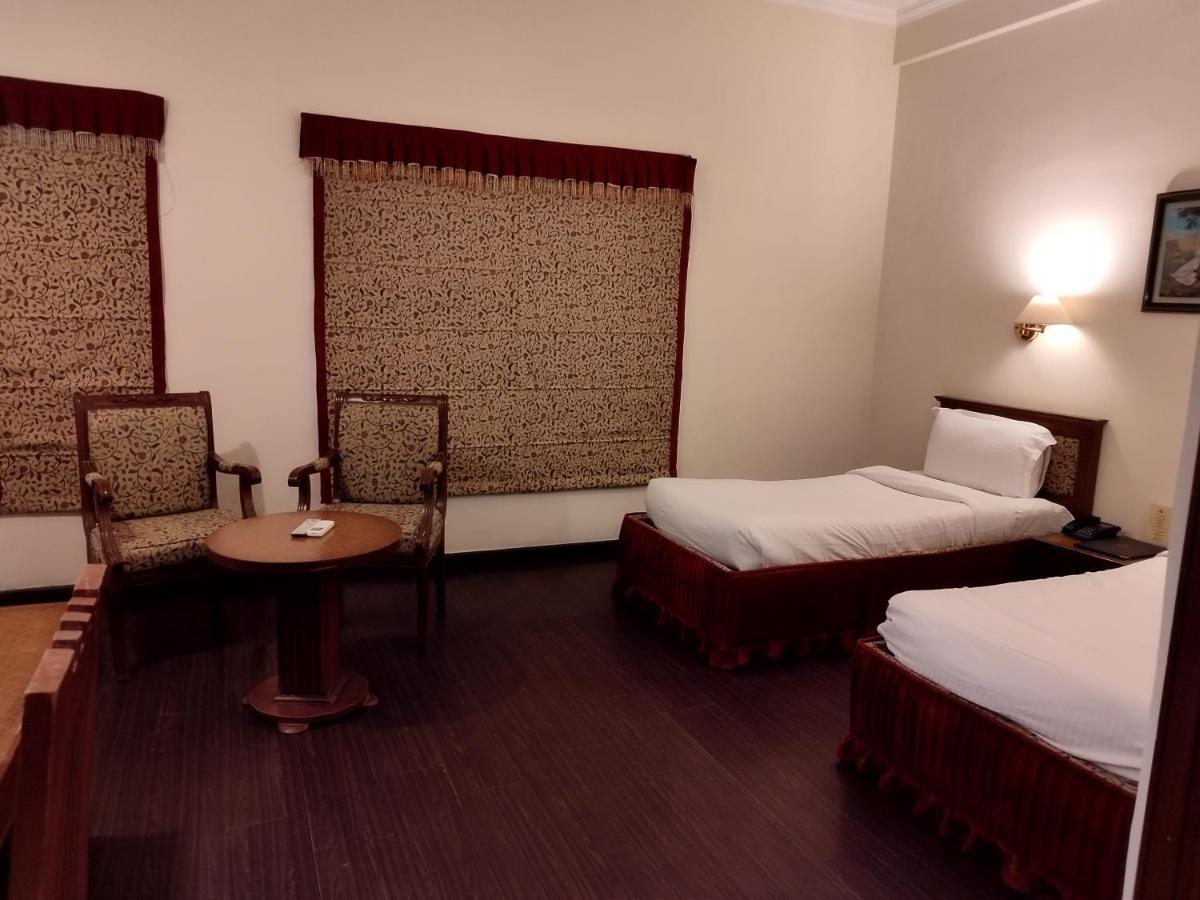 Hotel Sepal Bathinda Esterno foto